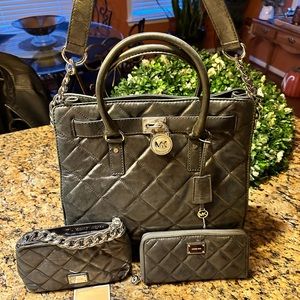 Michael Kors ❤️Hamilton East West Leather Tote - in gray with a metallic sheen.